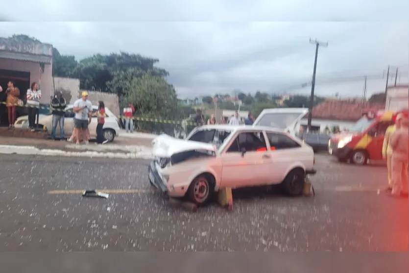 Colisão frontal deixa três feridos no Parque Bela Vista; veja