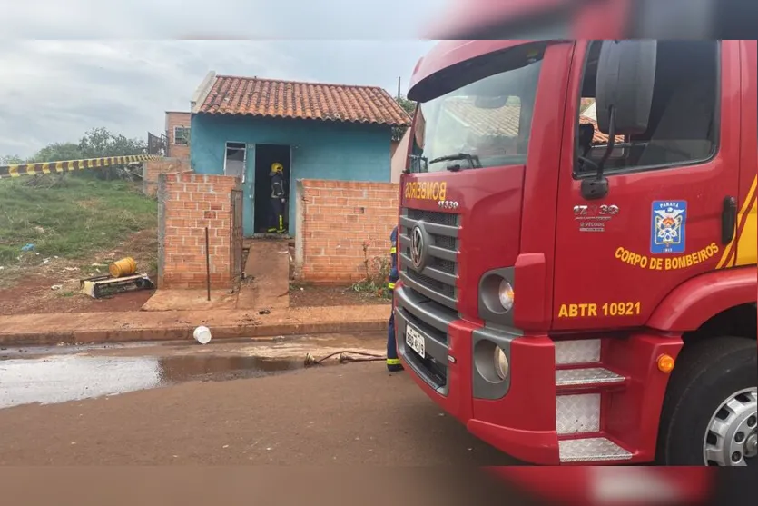  Dois caminhões dos bombeiros foram até o local 