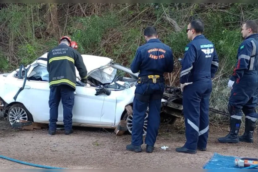  Ford Fiesta capotou no Contorno de Marialva 