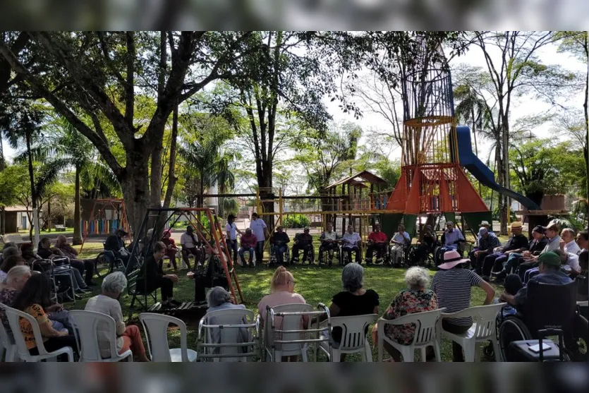  Idosos passaram a tarde no Clube de Campo Água Azul 