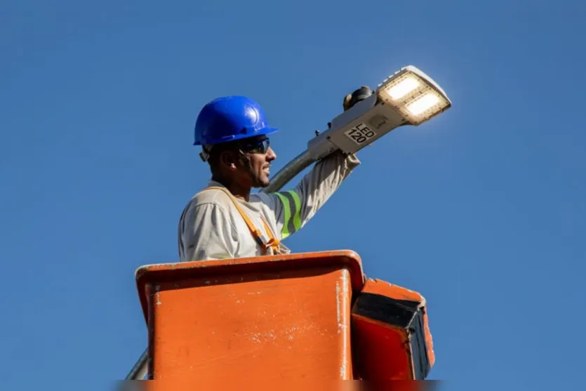 Moradores do 'Parigot de Souza' aprovam nova iluminação em LED