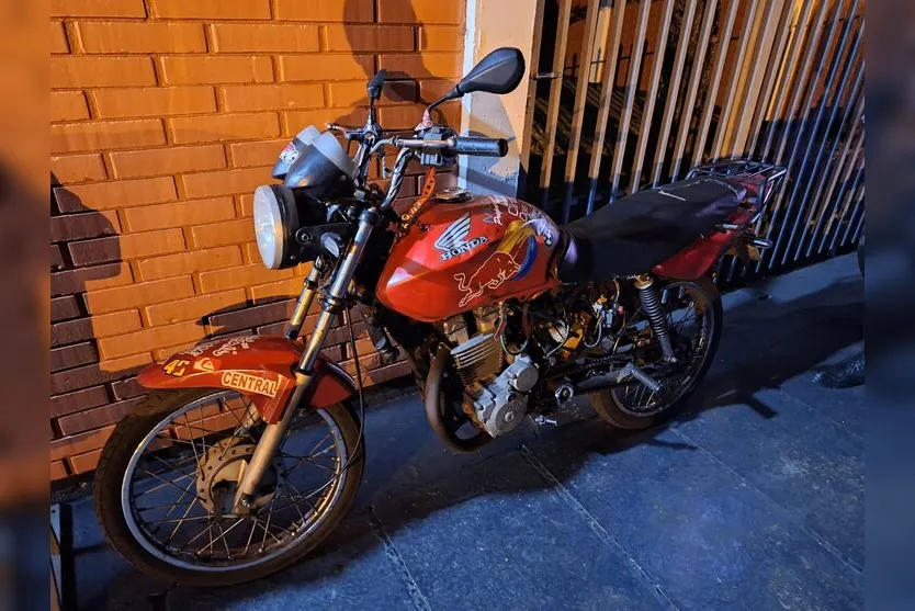  Moto foi encontrada parada em cima de calçada no Jardim Alvorada 