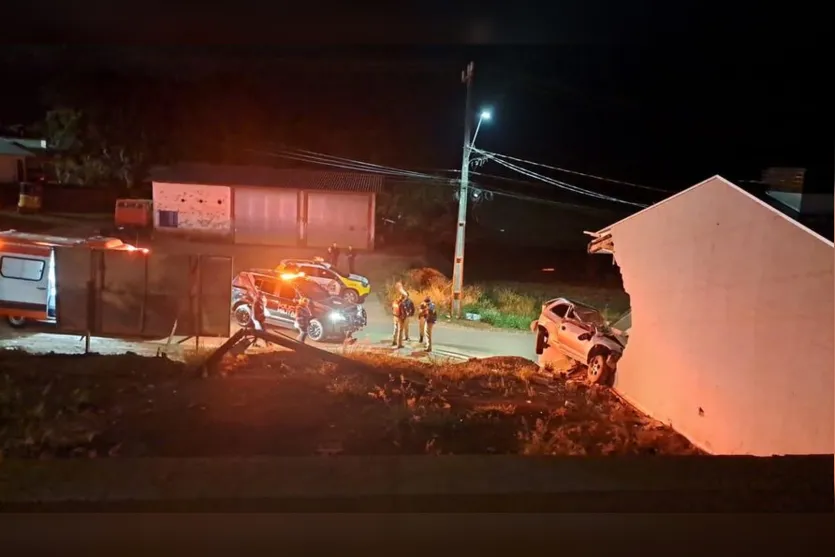 O acidente foi registrado na madrugada de sábado (26), na Av. Iguaçu. 