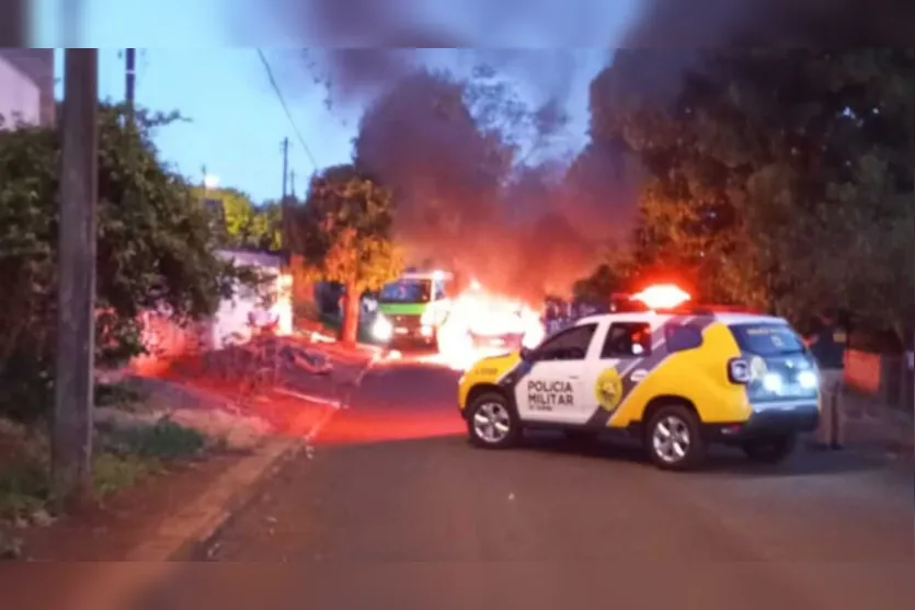  O automóvel ficou completamente destruído 