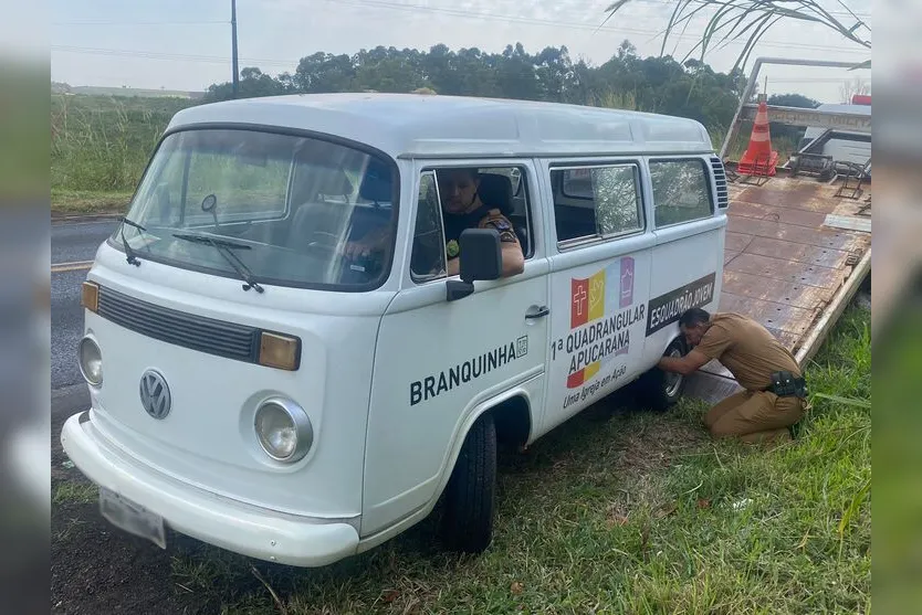  O veículo foi guinchado pelas autoridades 