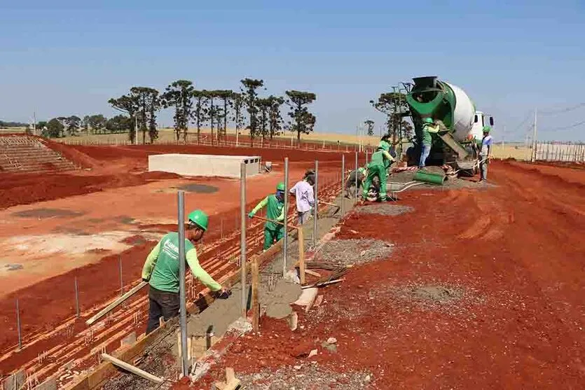  Obras do parque de exposições de Ivaiporã 