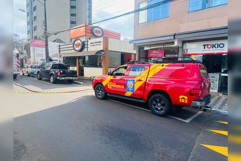 Pane elétrica causa incêndio em lanchonete no centro de Apucarana