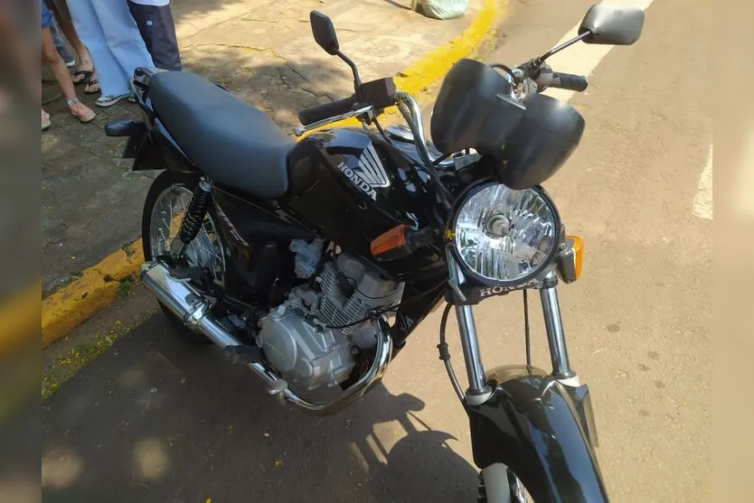  A moto é uma Honda CG 150 