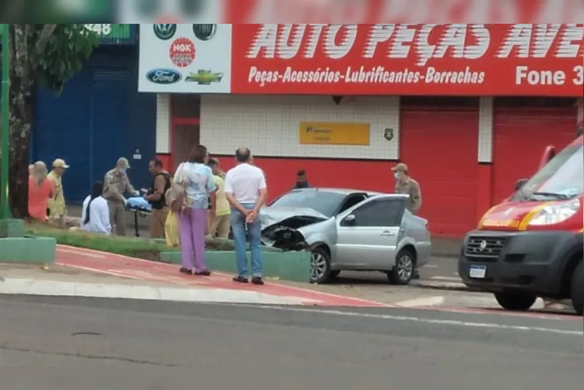  Acidente foi na manhã desta quinta-feira na Av. Brasil 