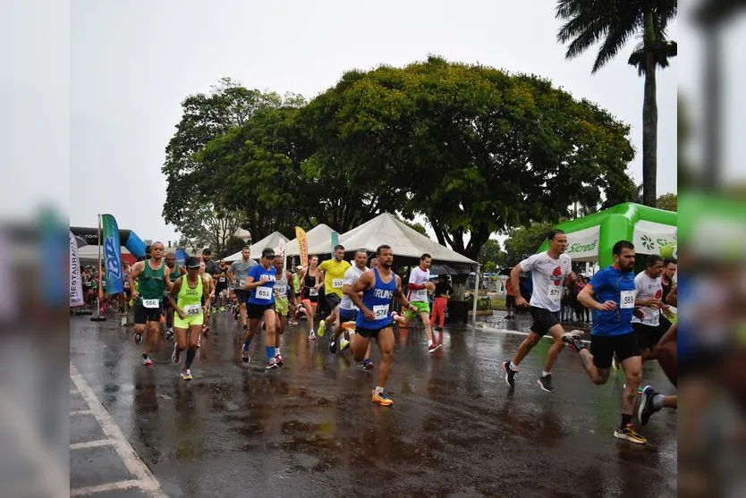  Atletas correram na chuva 