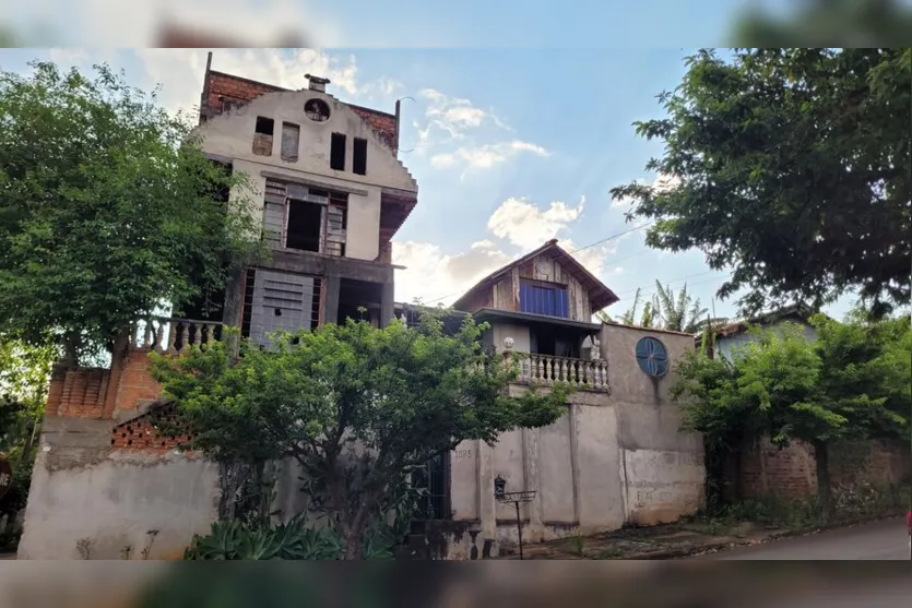 Conheça a Casa das Gárgulas em Apucarana; veja reportagem em vídeo