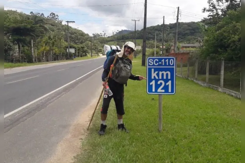  Ele registra cada passagem dele com fotos e documentos 