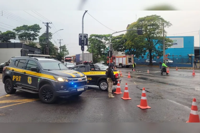  Equipes do trânsito da prefeitura e PRF também foram acionadas 