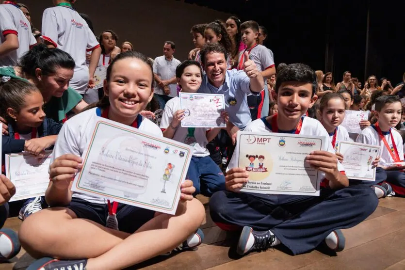 Estudantes de Apucarana são premiados em concursos; veja