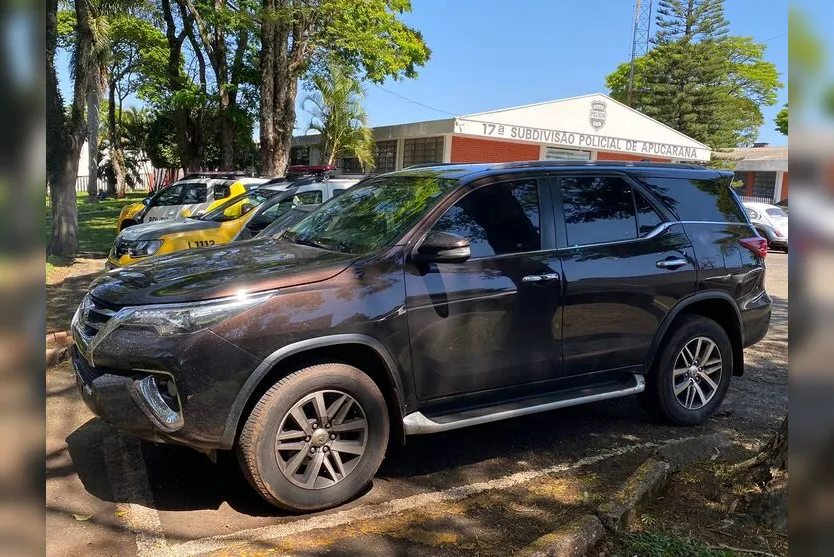  O carro foi recuperado por volta das 12h desta segunda-feira 