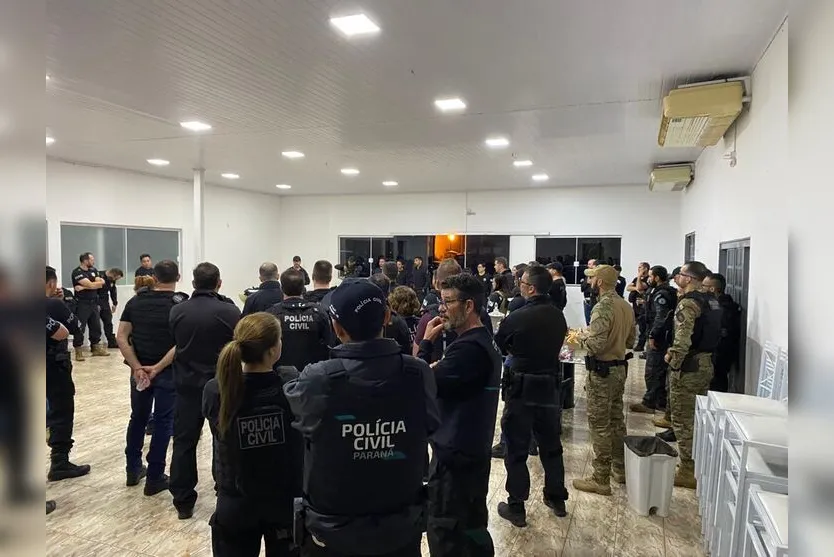  Pelo menos 70 policiais integrantes da Polícia Civil do Paraná participam da operação 