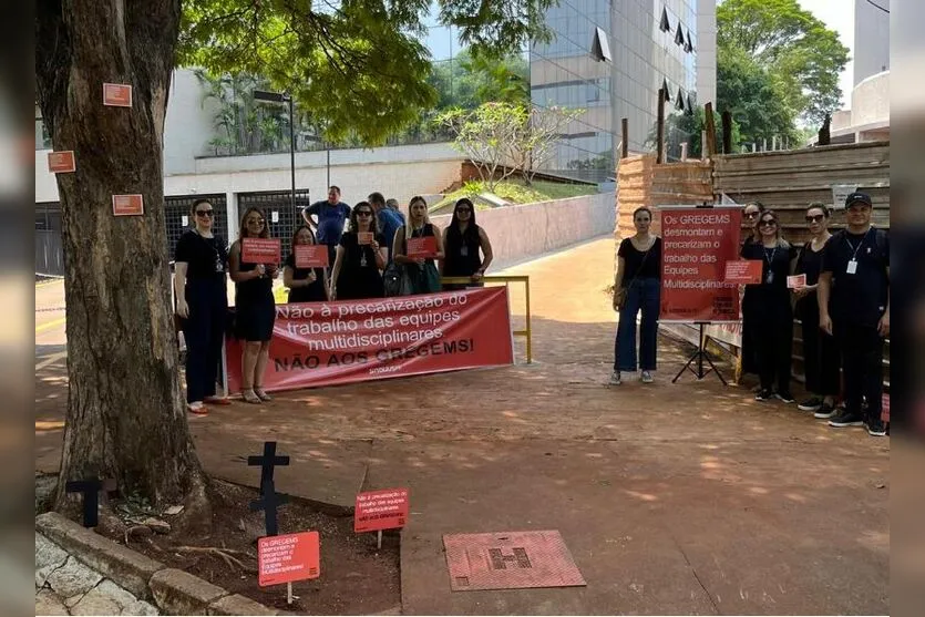  Servidores de Arapongas estiveram em Londrina para protesto 