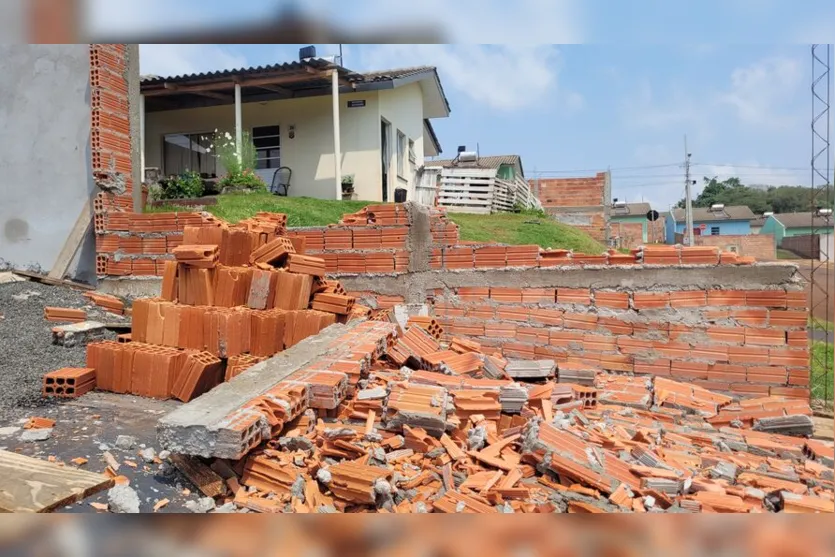  Temporal causou diversos estragos pela cidade 