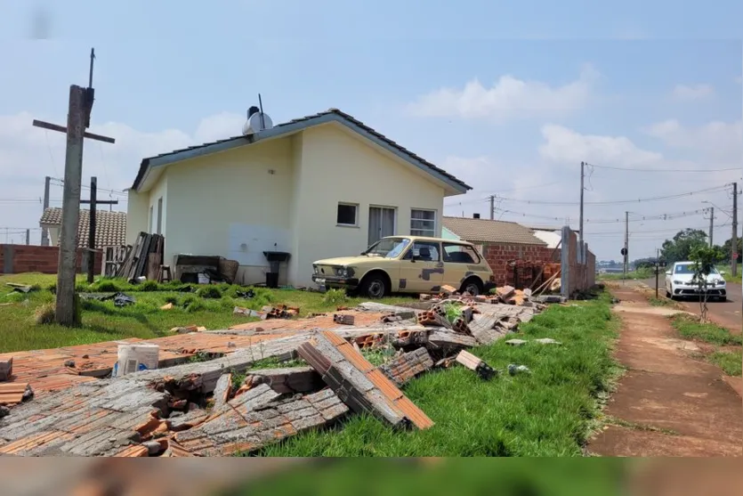  Temporal causou diversos estragos pela cidade 