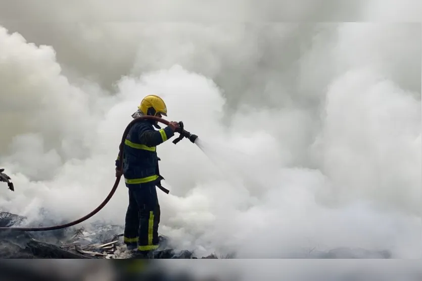  A fumaça pôde ser vista de alguns pontos da cidade 