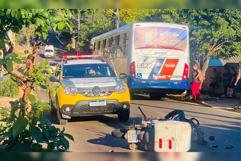  Acidente entre moto e ônibus aconteceu na Vila São Carlos 