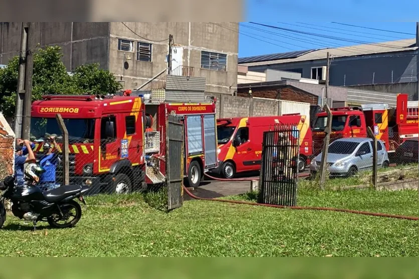  Bombeiros enviaram grande efetivo para o local 