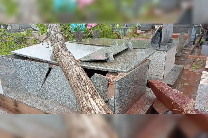 Cemitério do Paraná fica destruído após temporal; confira as imagens