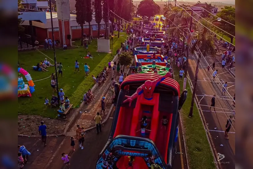  Festa foi realizada na praça da Rodoviária 