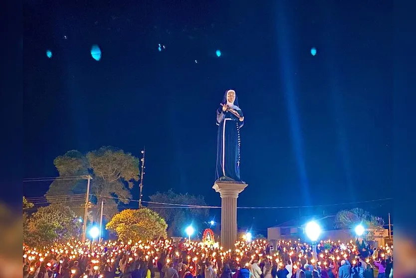  Imagem de Santa Rita no centro de Lunardelli 