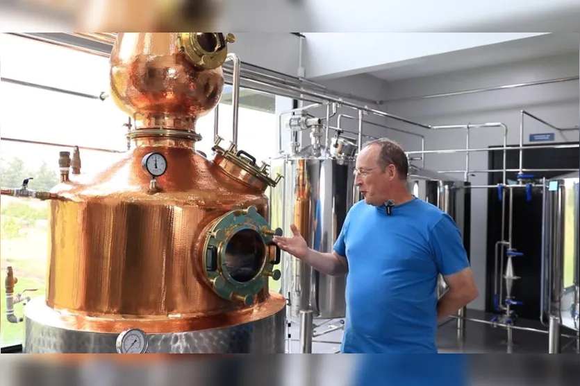  Inglês Dominic Chamblers abriu com o companheiro uma destilaria em São João do Ivaí 