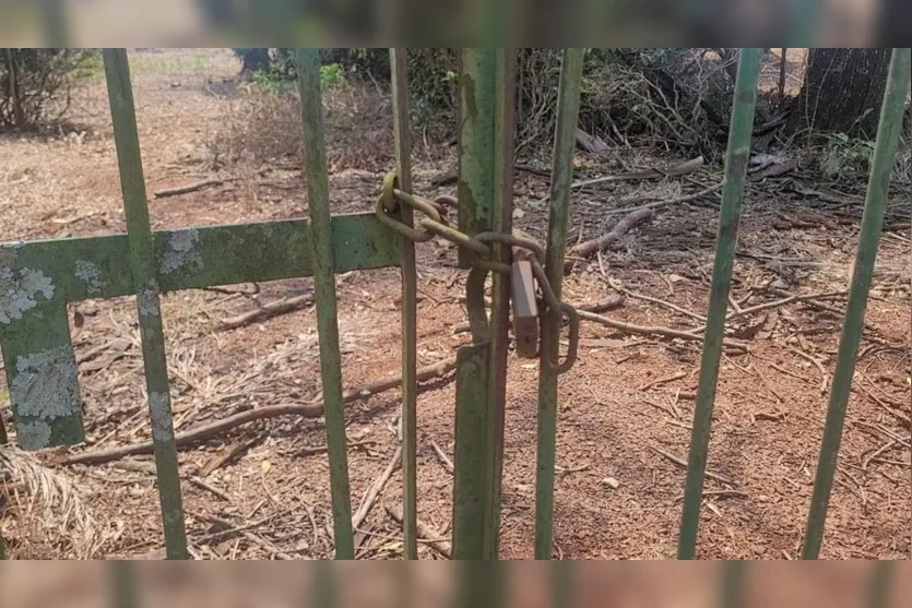  Local está fechado com cadeado, mas há sinais de invasões 