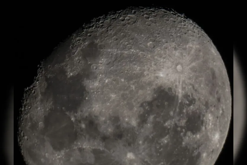  Lua pelo telesópio 