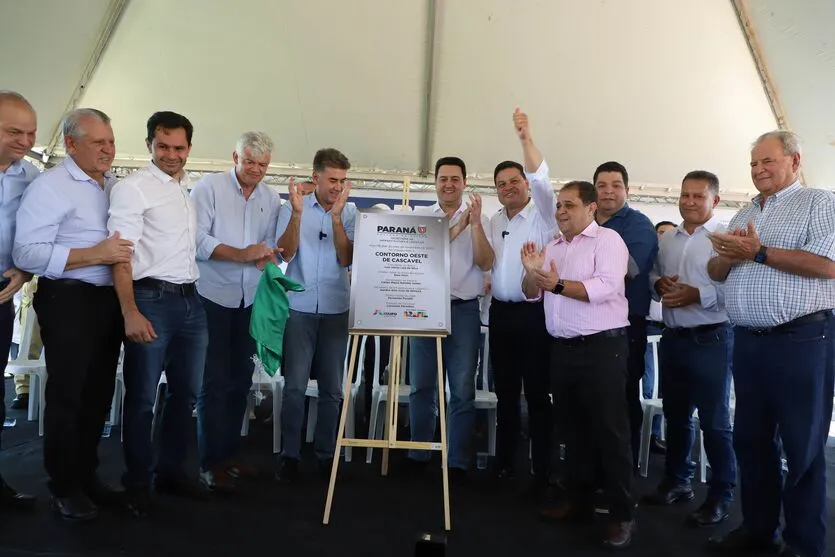  O governador Carlos Massa Ratinho Junior entrega as obras de duplicação do Contorno Oeste de Cascavel, que contemplam 19,07 quilômetros de extensão. - Cascavel, 08/11/2023 