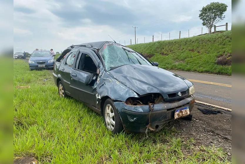  O veículo, um Fiat Palio Weekend sofreu diversas avarias com o acidente. 
