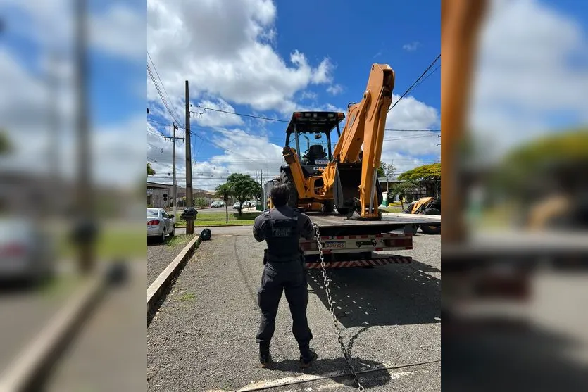 PCPR apreende máquina de terraplanagem em Londrina