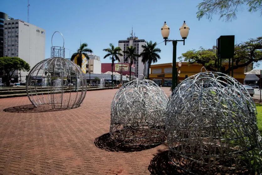  Vários pontos da cidade ganharam iluminação natalina 