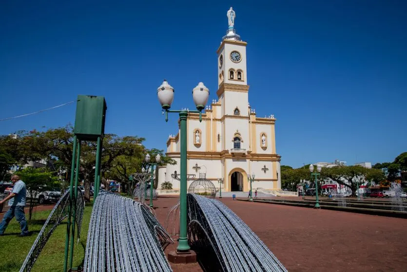  Vários pontos da cidade ganharam iluminação natalina 