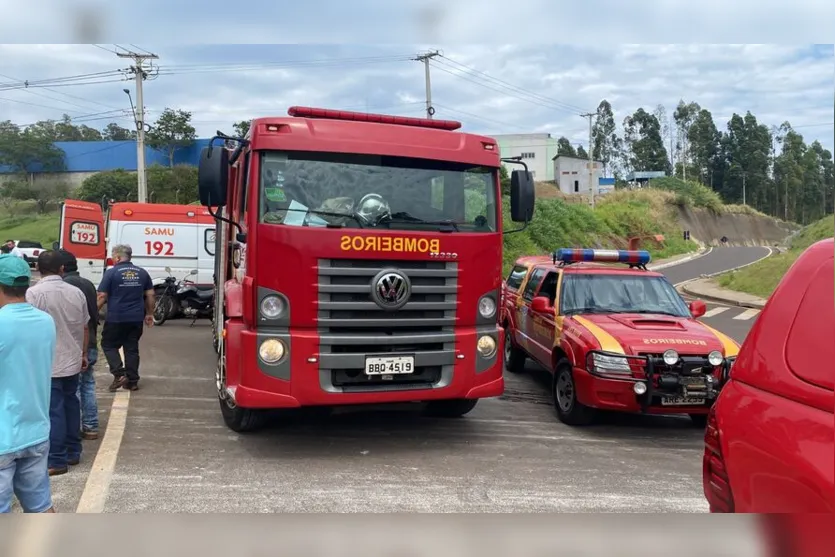 Veja: motorista fica presa às ferragens após caminhão perder os freios