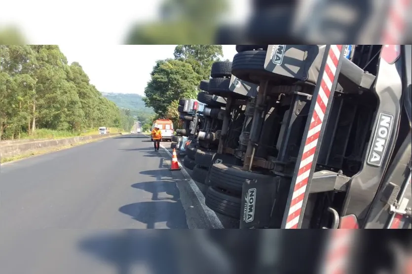  A carreta estava carregada com polietileno 