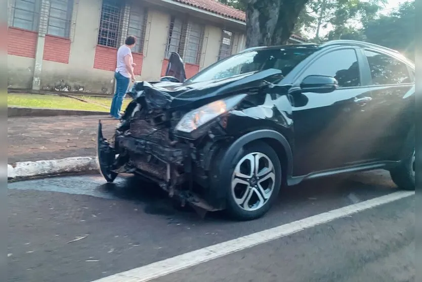  A colisão ocorreu na esquina das ruas Munhoz da Rocha e Antônio José de Oliveira. 