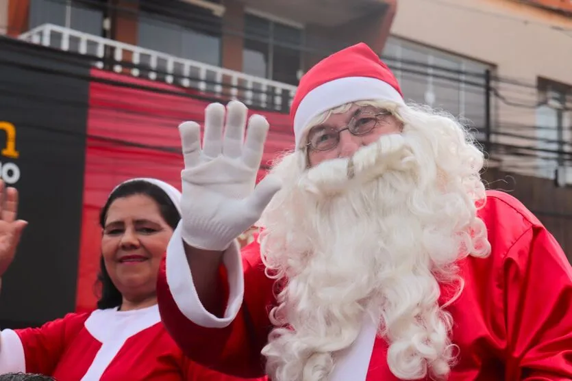 Abertura do Natal Luz 2023 é sucesso em Arapongas; veja fotos