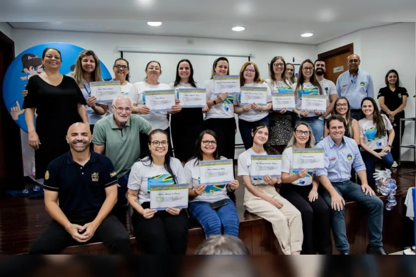 Apucarana: 90 formandos são certificados por concluir curso de Libras