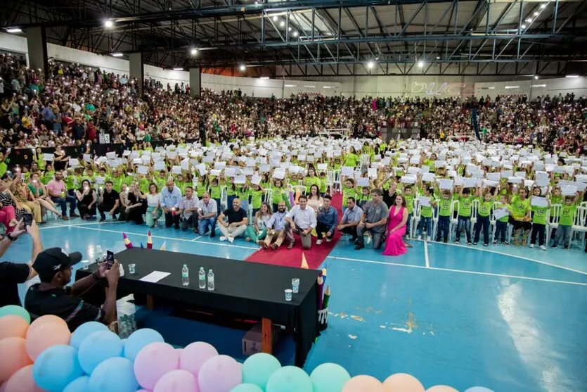 Apucarana realiza formatura de 1.378 crianças na Educação Infantil