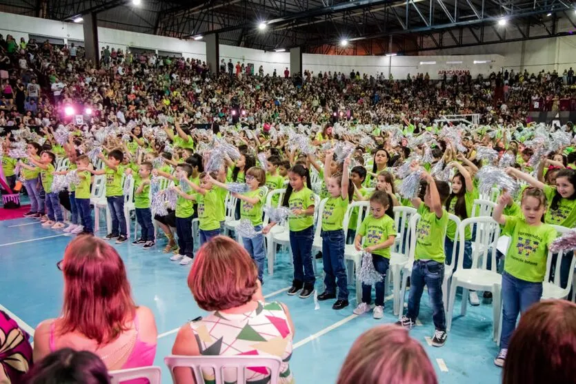 Apucarana realiza formatura de 1.378 crianças na Educação Infantil