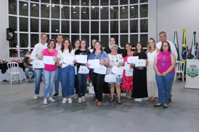 Cambira realiza cerimônia para entrega de certificados de cursos