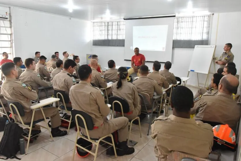  Capacitação contou também com parte teórica 