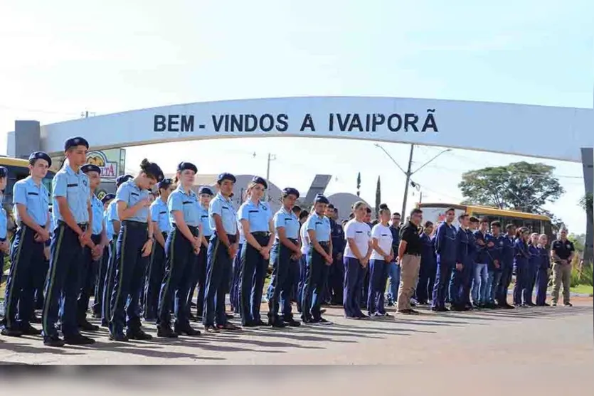  Carlos Gil reitera apoio à implantação do ensino cívico-militar  em Ivaiporã 