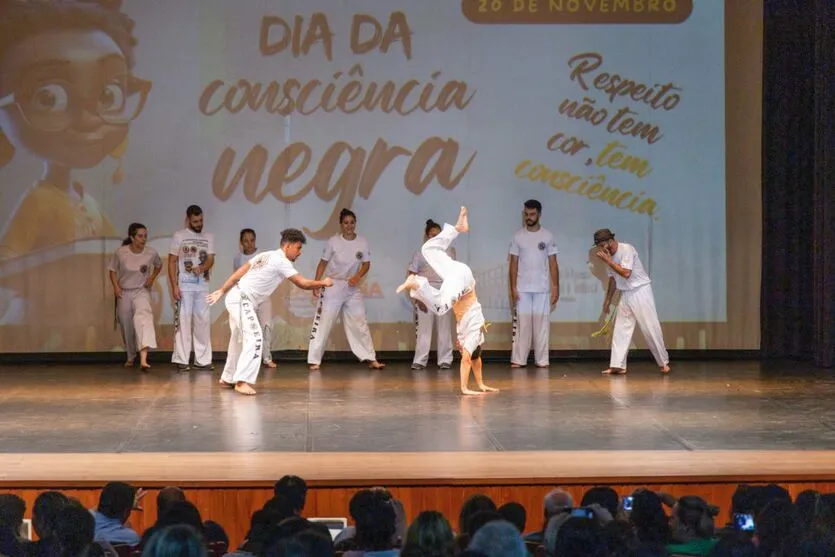 Formação de professores em alusão à Consciência Negra é realizada