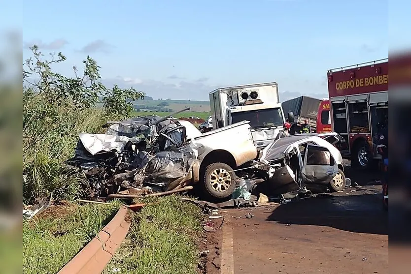 Grave acidente deixa três mortos e um ferido na PR-445