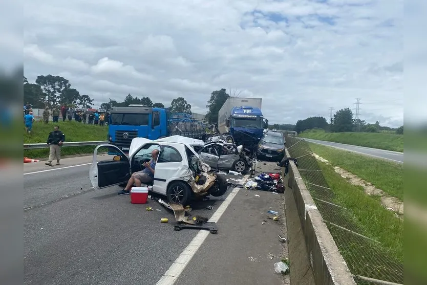 Grave acidente envolvendo sete veículos deixa cinco feridos no Paraná
